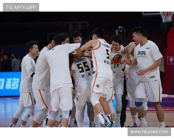 成都篮球队盯防策略分析及其在比赛中的成效与不足之处探讨